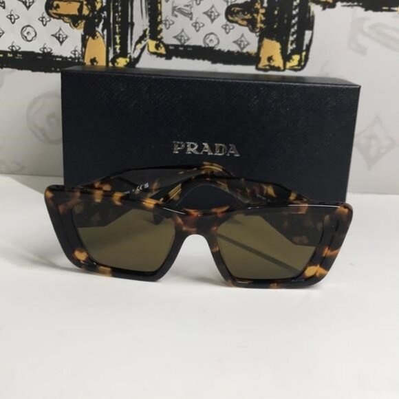 New Authentic Prada SPR08Y Women’s Sunglasses – VAU-01T - Picture 11 of 11